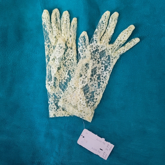 NWT Vintage 80's yellow lace gloves with flowers - Picture 1 of 9